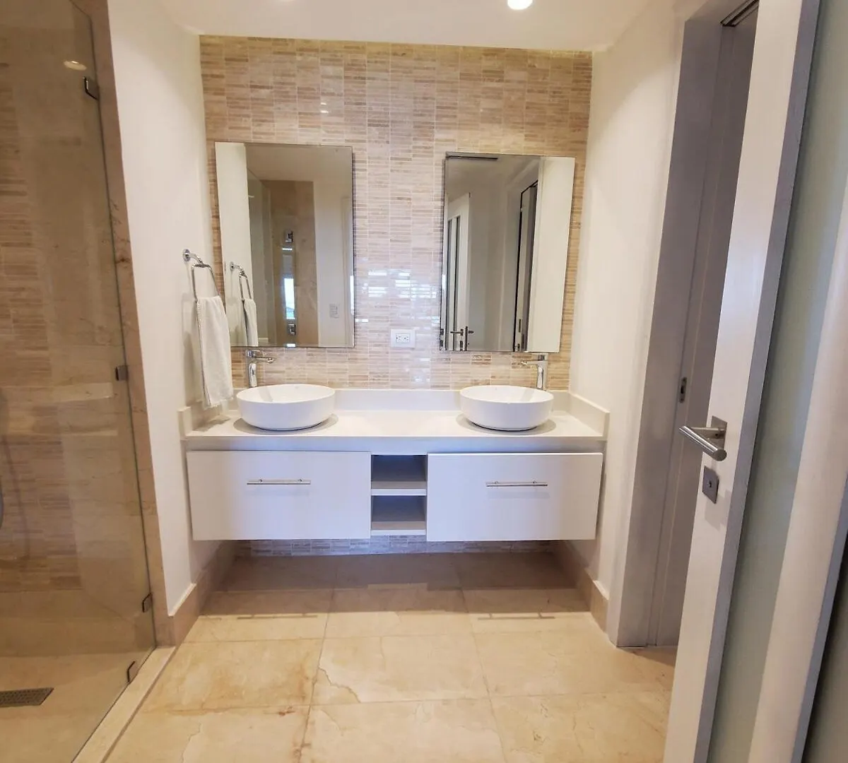 Large And Spacious 1 Bedroom Beachfront Condo In Cap Cana, Punta Cana